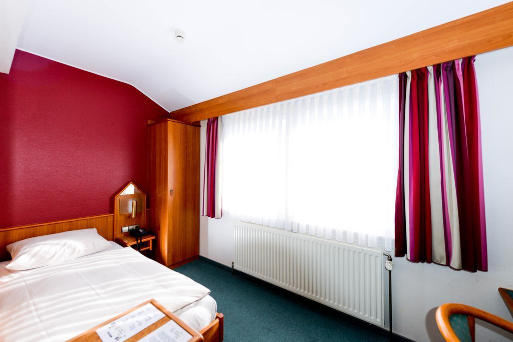 Christophe Colomb Luxembourg Exterior photo