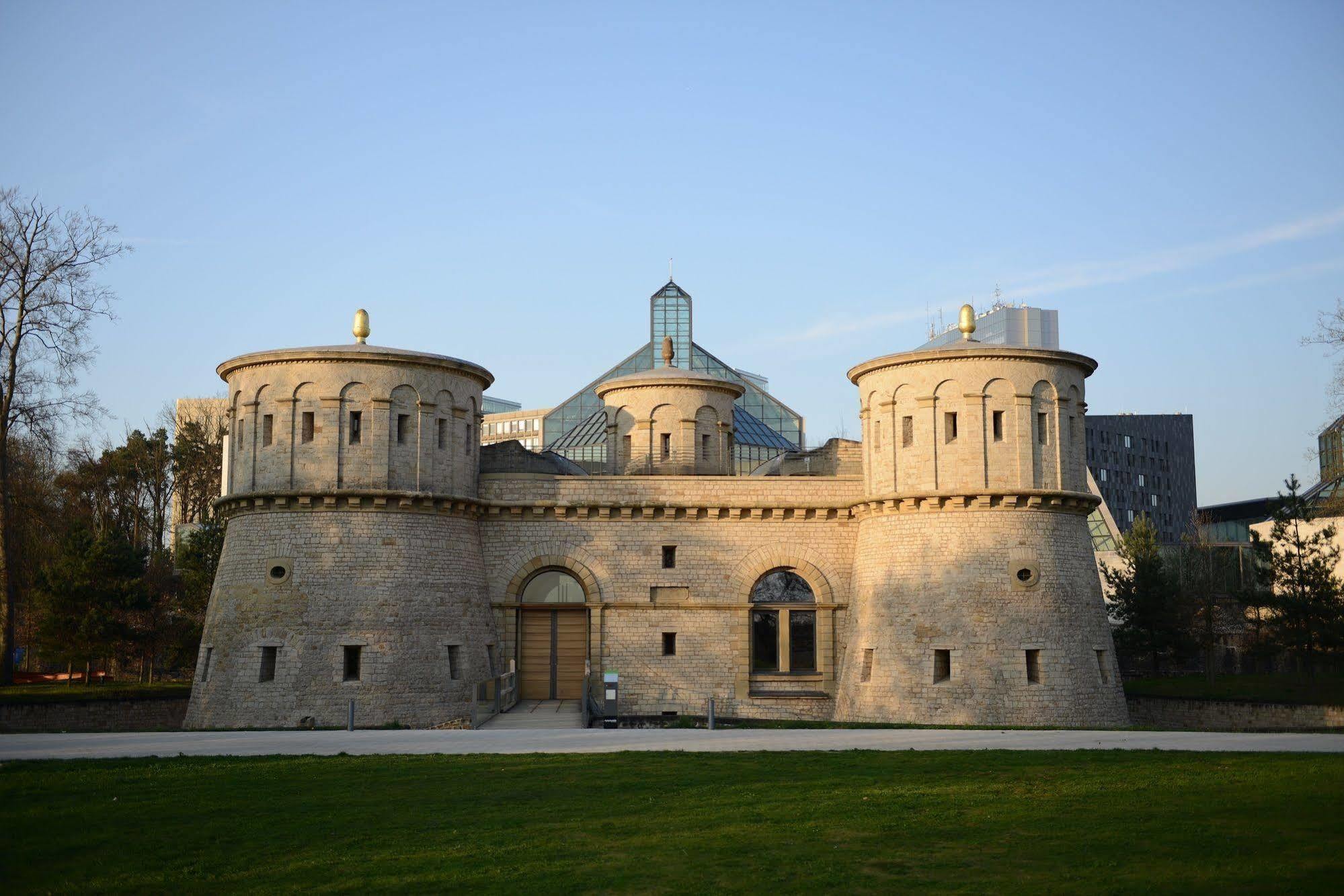 Christophe Colomb Luxembourg Exterior photo