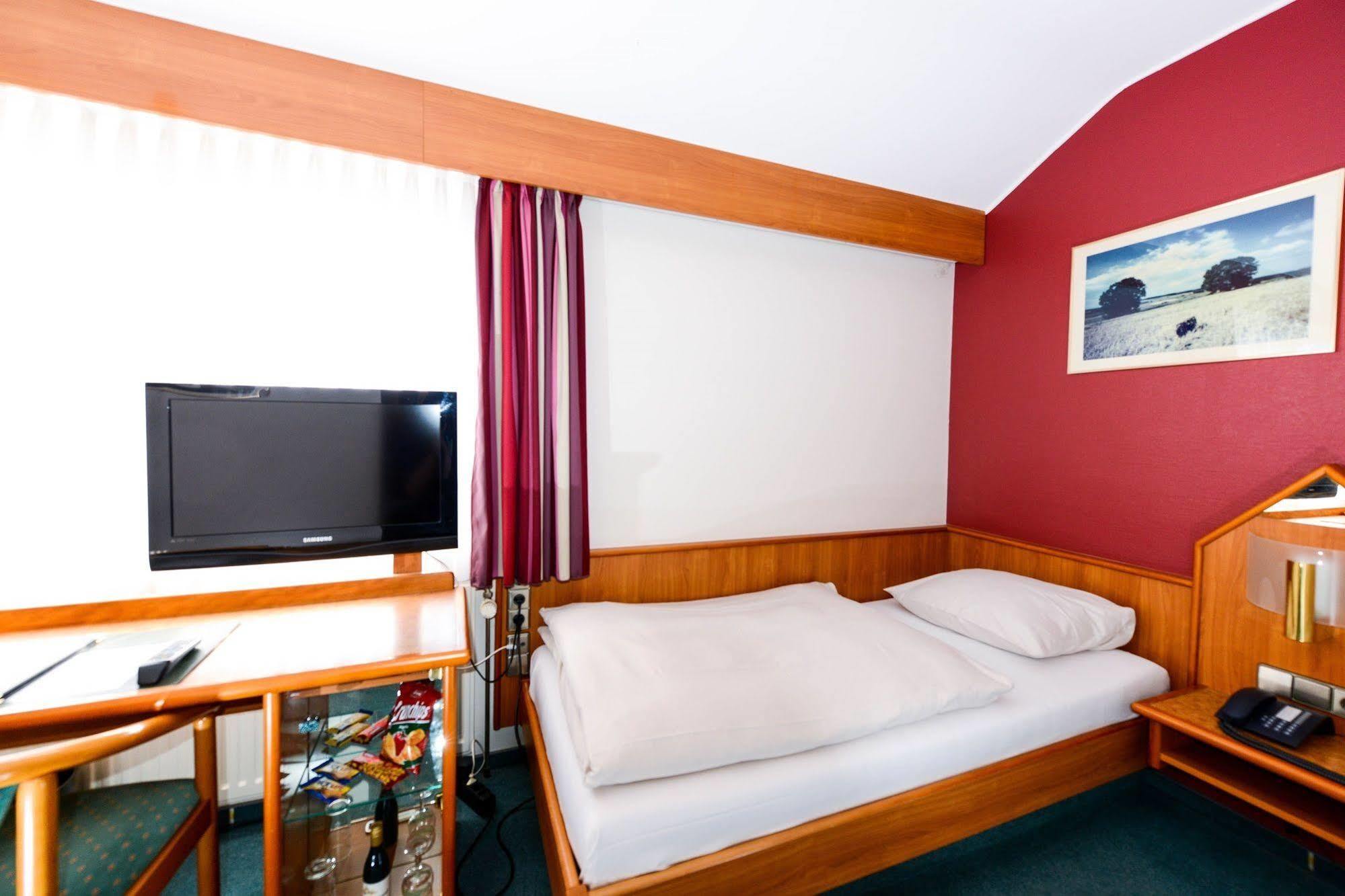 Christophe Colomb Luxembourg Exterior photo